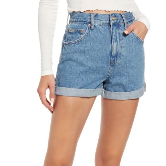 Urban Outfitters Pants - Urban Outfitters Roll Hem Mom Short SZ 26
